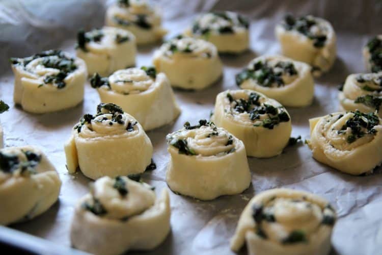 חם וטרי - מאפה שבלולי תרד 3 יח' ללא גלוטן  | פינובייקרי